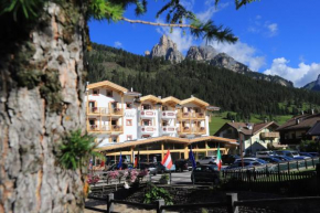 Hotel Chalet Alaska Pozza Di Fassa